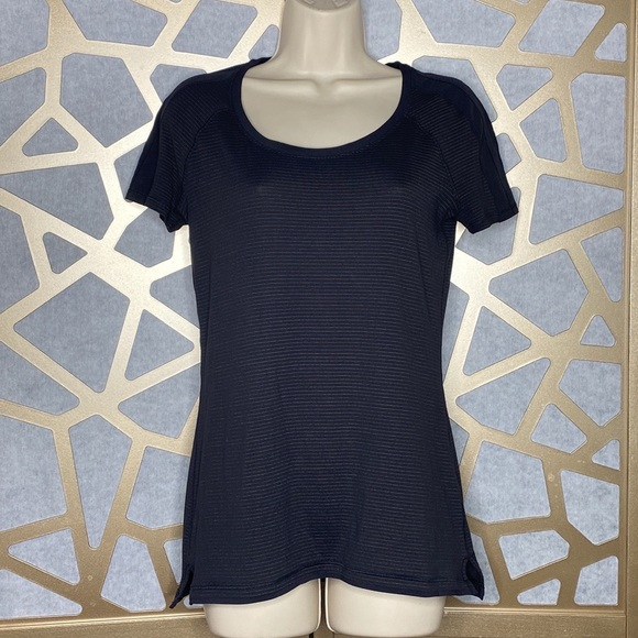 Lululemon Short‎ Sleeve Top - Picture 1 of 3